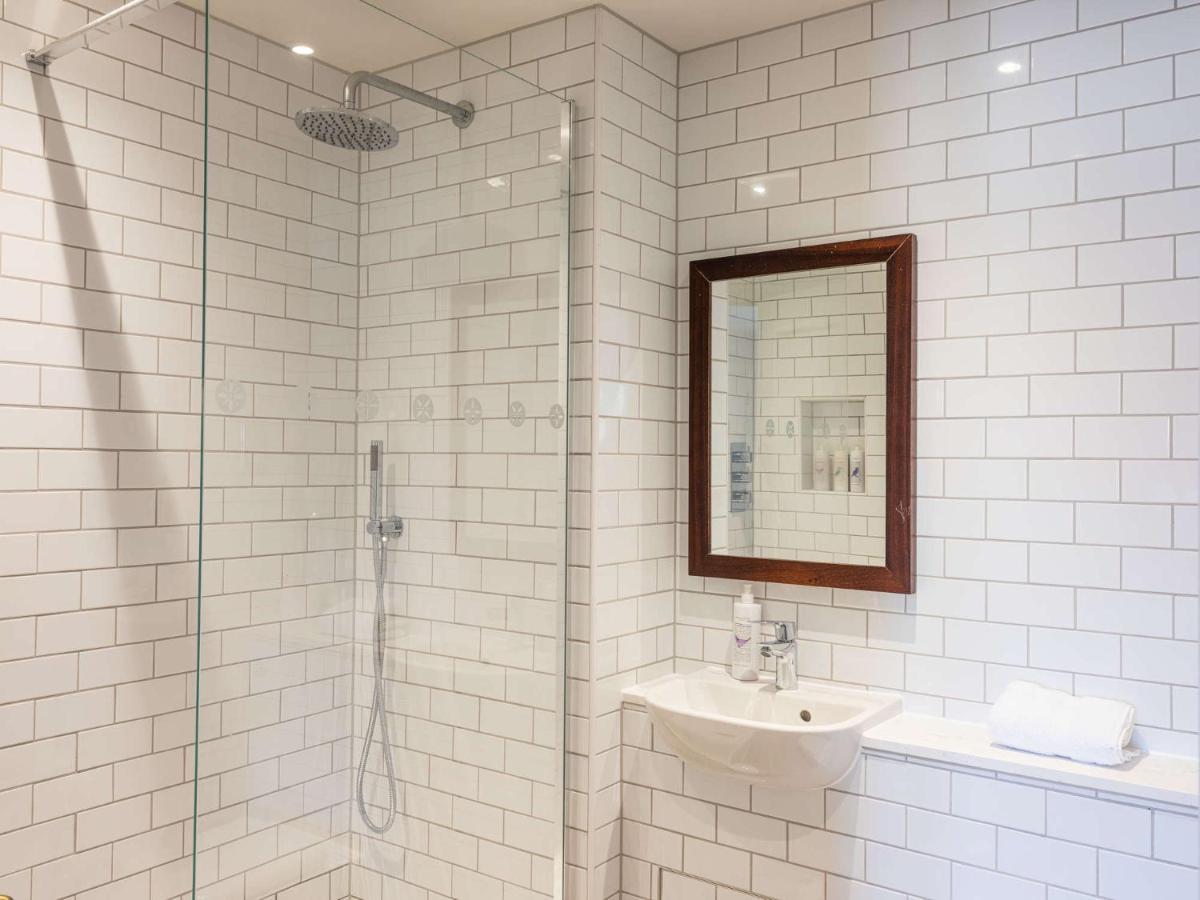 The Bridge Hotel Chertsey Luaran gambar