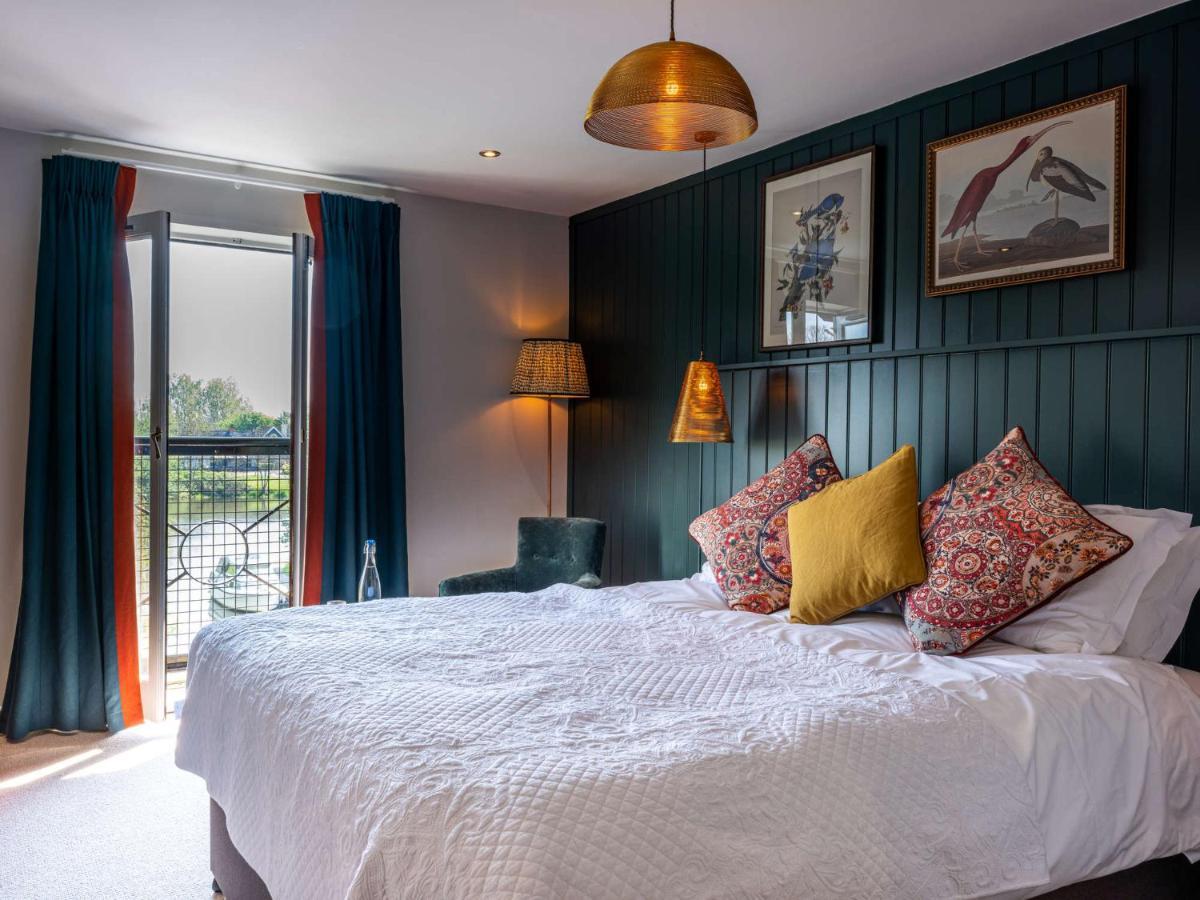The Bridge Hotel Chertsey Luaran gambar