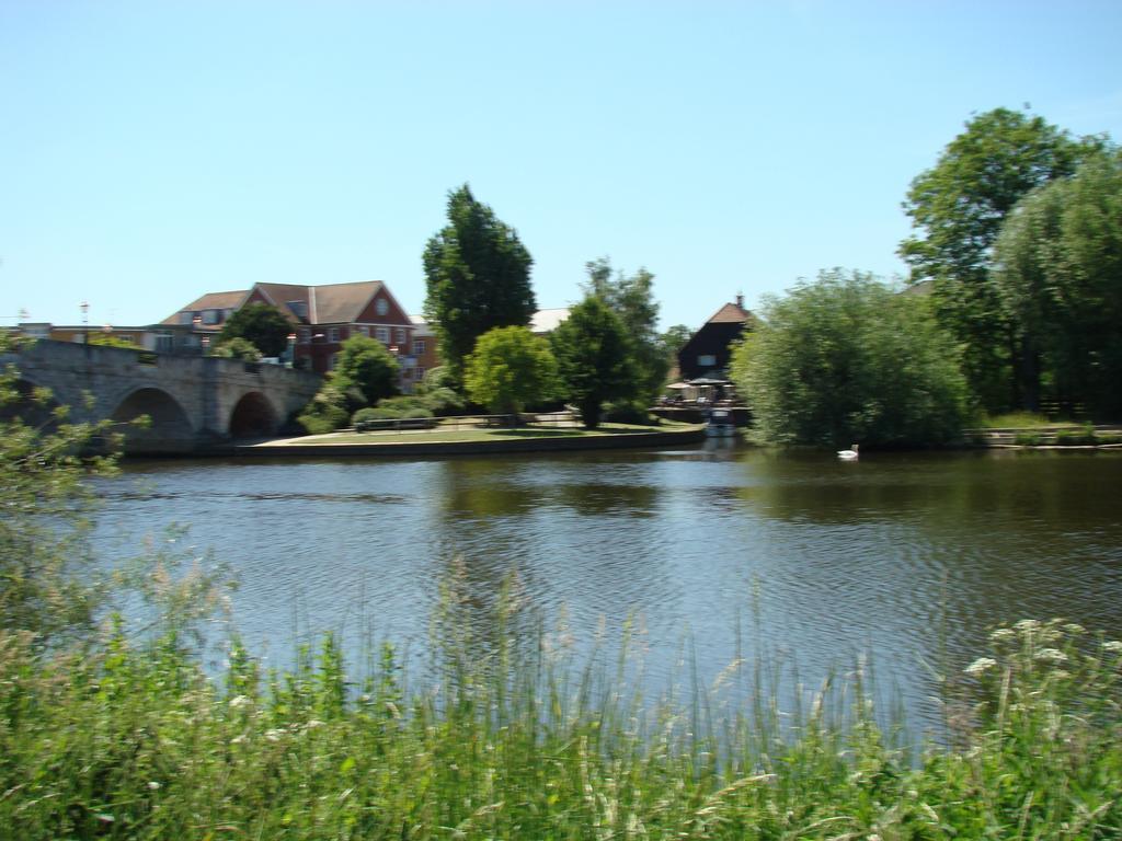 The Bridge Hotel Chertsey Luaran gambar