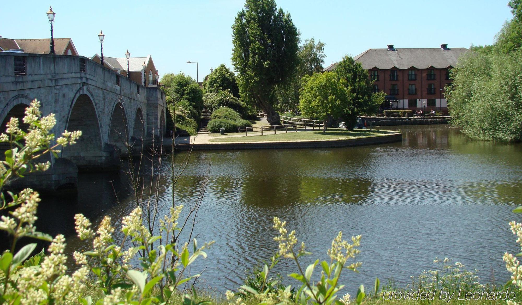 The Bridge Hotel Chertsey Luaran gambar