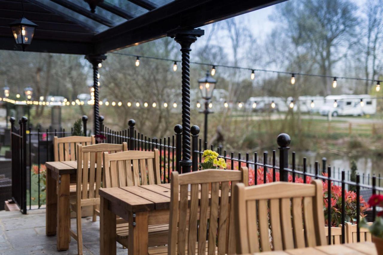 The Bridge Hotel Chertsey Luaran gambar